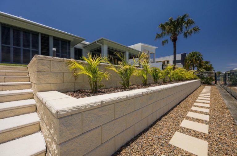 Trendsttone retaining wall system apex