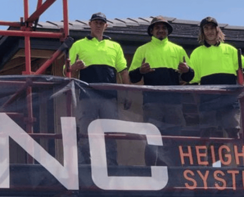 Newsletter Banner linc employees on scaffolding