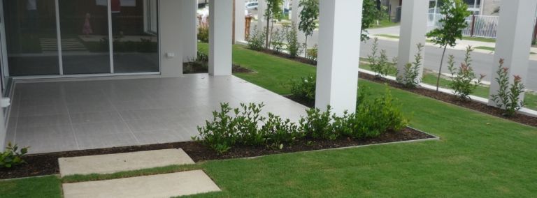 banner hedge edging house pavers